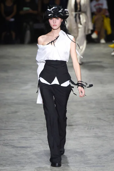 Look 17